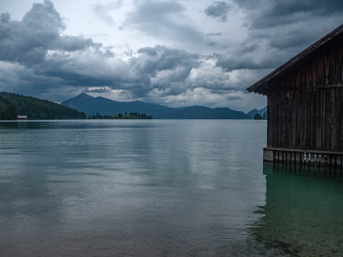 Temps orageux sur le lac Walchen en Allemagne