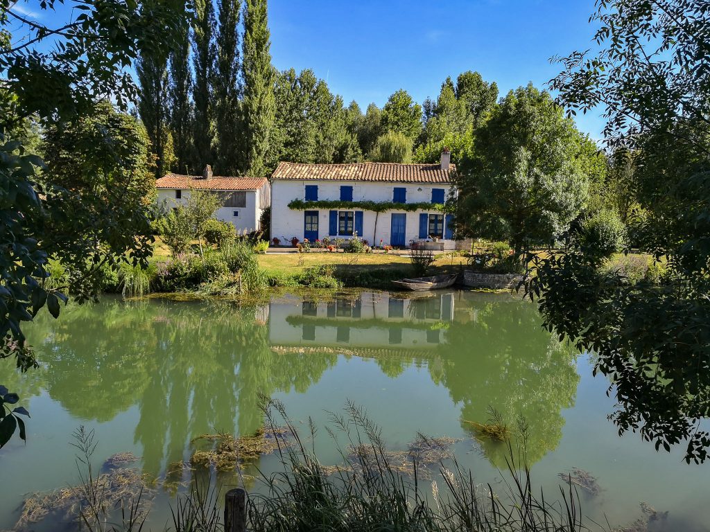 Le Marais Poitevin dans la région Nouvelle-Aquitaine, France